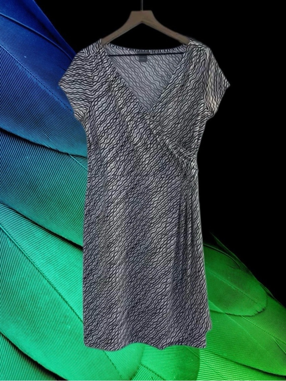 Ann Taylor Black and White V-Neck Lightweight Midi Wrap Dress Size 10